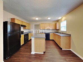 10338 Kensington Way in Indianapolis, IN - Foto de edificio - Building Photo