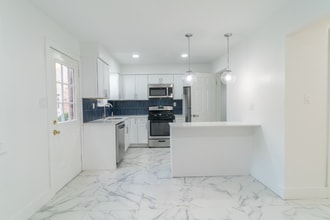 501 Adams Ln, Unit 16D in North Brunswick, NJ - Building Photo - Building Photo