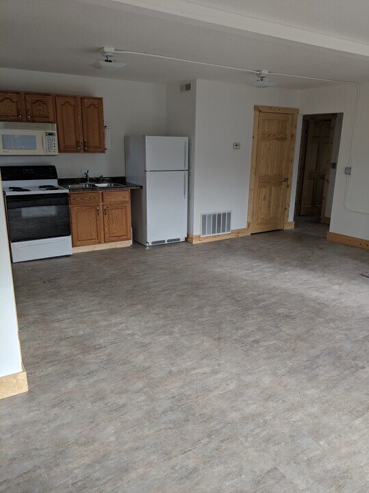 S308 Sabin Ave, Unit #1 spring valley rental in Spring Valley, WI - Foto de edificio