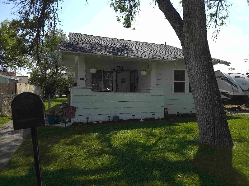 58 Park Ave in Lovell, WY - Foto de edificio