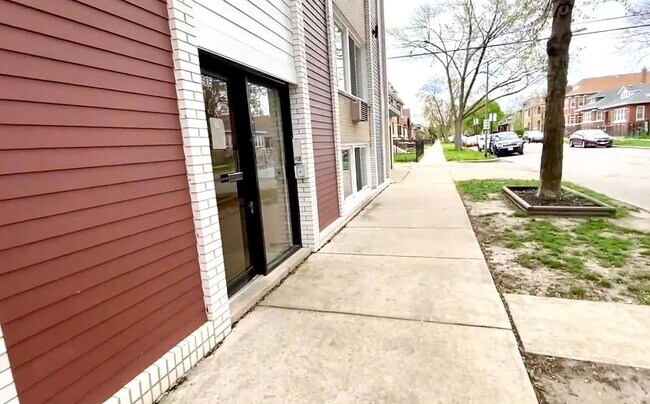 2457 W 69th St in Chicago, IL - Building Photo - Building Photo
