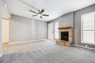 2100 Wilcrest Dr in Houston, TX - Building Photo - Building Photo
