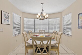 1895 Buccaneer Cir in Sarasota, FL - Building Photo - Building Photo