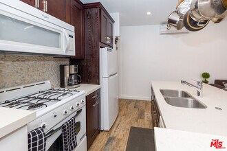 38 Sunset Ave in Los Angeles, CA - Building Photo - Building Photo