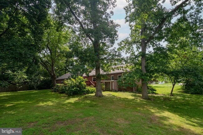 5708 Dawes Ave in Alexandria, VA - Building Photo - Building Photo
