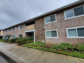 Parkview Apartments in La Habra, CA - Building Photo - Building Photo