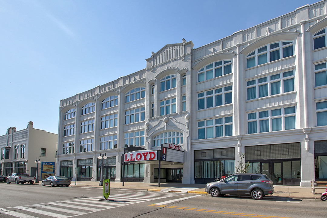 Lloyd House I in Menominee, MI - Building Photo