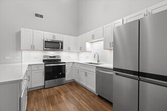 1900 W Lawrence Ave in Chicago, IL - Building Photo - Building Photo