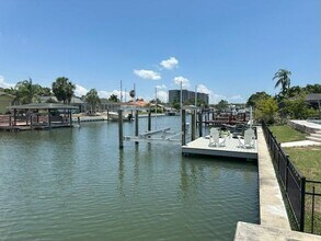 3921 Venetian Way in Tampa, FL - Building Photo - Building Photo