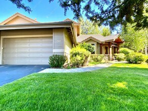 19409 Ironwood Cir in Bend, OR - Building Photo - Building Photo