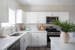 6237 Hobart St in San Diego, CA - Building Photo