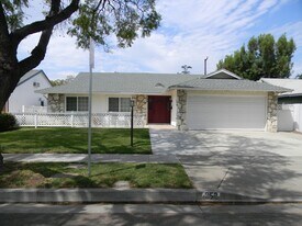352 S Pine St in Orange, CA - Building Photo