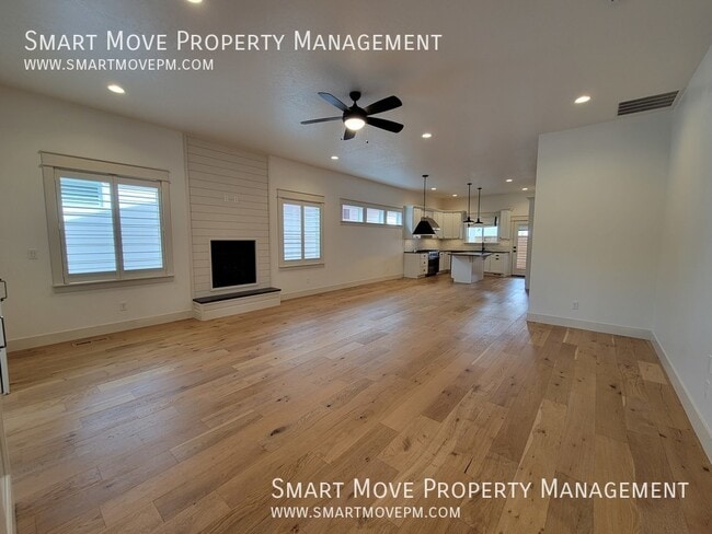 2463 N Ashgrove Ln in Boise, ID - Building Photo - Building Photo
