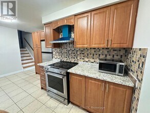 59 Flowertown Ave in Brampton, ON - Building Photo - Building Photo