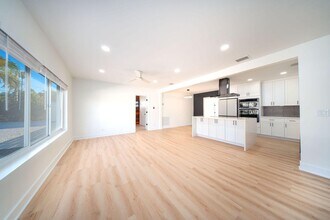 34 Bay Dr in Key West, FL - Building Photo - Building Photo