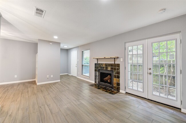 3929 Tanglewilde St in Houston, TX - Building Photo - Building Photo