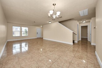 2515 Knoll Shadows Ln in Katy, TX - Foto de edificio - Building Photo