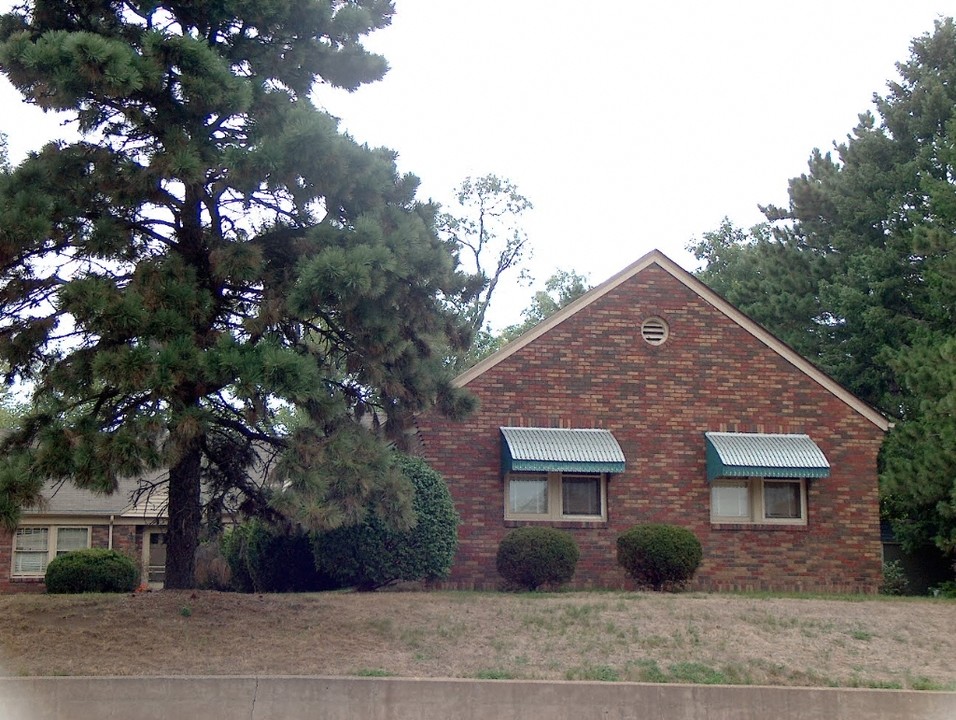 1728 E Locust St in Davenport, IA - Foto de edificio