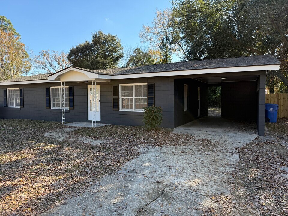 1610 Woodrow Ave in Dublin, GA - Building Photo