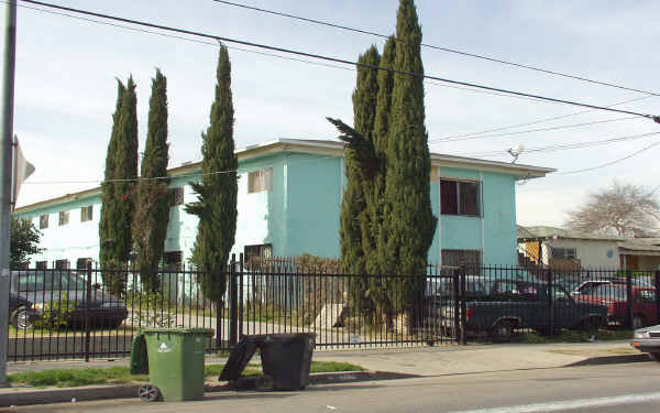 9319 Compton Ave in Los Angeles, CA - Building Photo