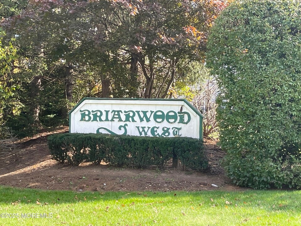 716 Zlotkin Cir in Freehold, NJ - Building Photo