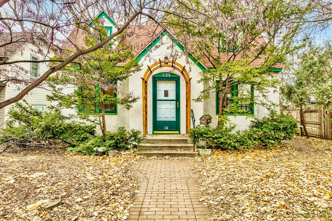 134 Warwick St SE, Unit R in Minneapolis, MN - Building Photo