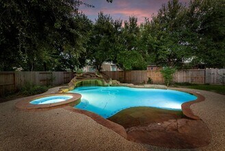 6 Hithervale Ct in The Woodlands, TX - Building Photo - Building Photo