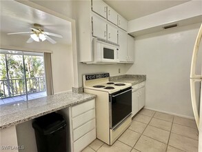 2828 Jackson St, Unit D8 in Ft. Myers, FL - Building Photo - Building Photo