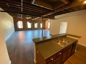 235 N Market Ave in Springfield, MO - Building Photo - Building Photo