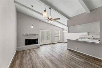 221 Asbury Dr in Saginaw, TX - Building Photo - Building Photo