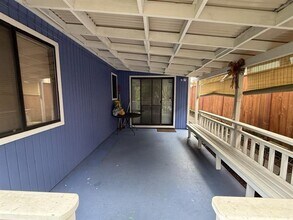 1943 SE 73rd Ave in Hillsboro, OR - Foto de edificio - Building Photo