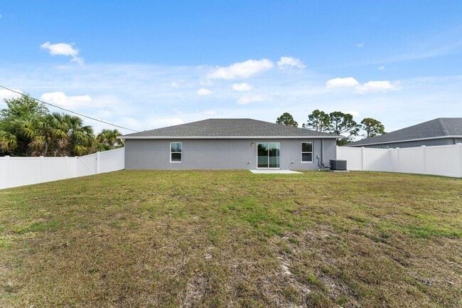 2385 SW Chateau Terrace in Port St. Lucie, FL - Building Photo - Building Photo