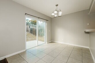 318 Regal Park Dr in Valrico, FL - Foto de edificio - Building Photo