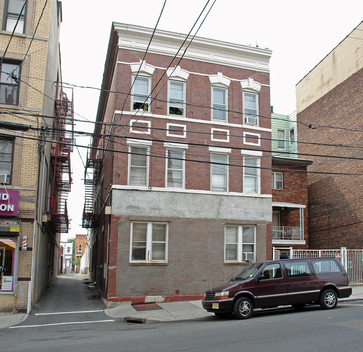 1213 Bergenline Ave in Union City, NJ - Foto de edificio