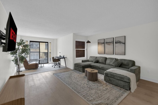 626 Adelaide St W in Toronto, ON - Building Photo - Building Photo