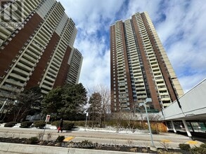 1 Massey Square in Toronto, ON - Building Photo - Building Photo