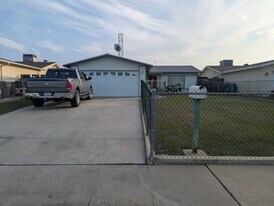 1215 McKinley Ave in Bakersfield, CA - Building Photo