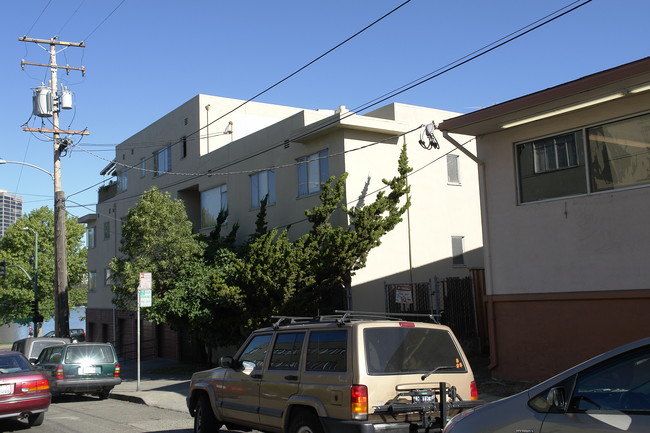 2204 Lakeshore Ave in Oakland, CA - Foto de edificio - Building Photo