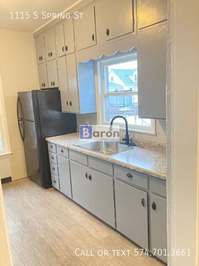 property at 1115 S Spring St