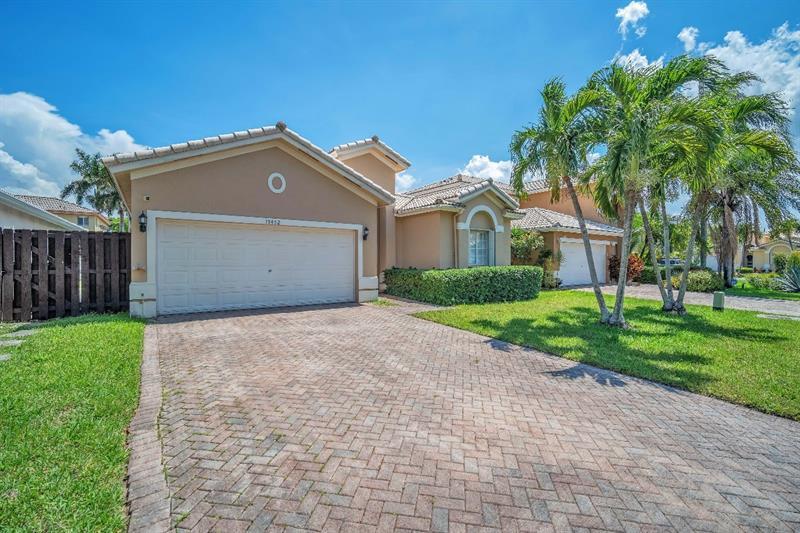 15452 SW 138th Terrace in Miami, FL - Building Photo