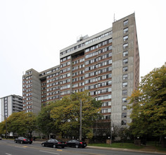 3000 Bathurst St in Toronto, ON - Building Photo - Building Photo