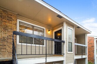 2009 West Loop in Austin, TX - Building Photo - Building Photo