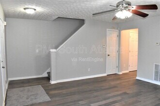 5798 Strathmoor Manor Cir in Lithonia, GA - Building Photo - Building Photo