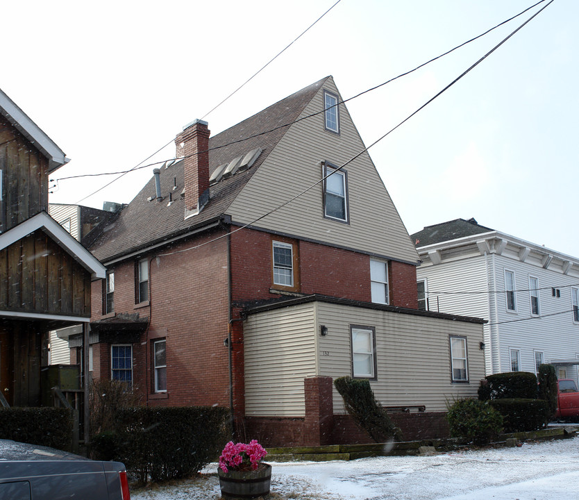 132 1st St in Pittsburgh, PA - Building Photo