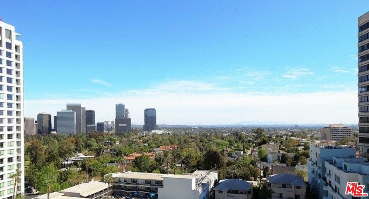 865 Comstock Ave in Los Angeles, CA - Building Photo