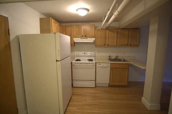 1408 Commonwealth Ave in Boston, MA - Building Photo - Building Photo