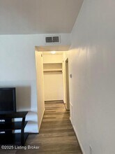 5101 Valiant Dr in Louisville, KY - Building Photo - Building Photo