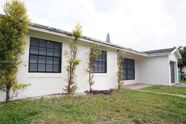 4290 NW 120th Way in Sunrise, FL - Building Photo - Building Photo