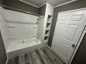 211 E Walnut St in Columbus, KS - Building Photo - Building Photo