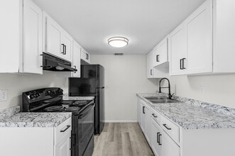 The Meridian at 2825 in Ft. Myers, FL - Building Photo - Building Photo